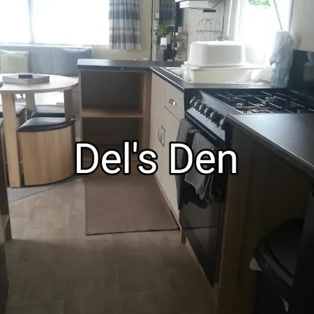 Del'S Den Lakeside Weeley Bridge Exterior photo