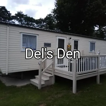 Del'S Den Lakeside Weeley Bridge Exterior photo