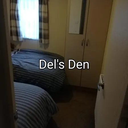 Del'S Den Lakeside Weeley Bridge Exterior photo