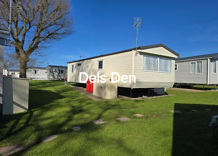 Del\'S Den Lakeside Weeley Bridge