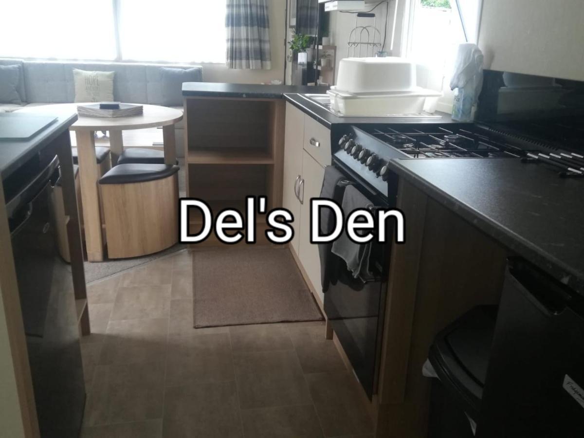 Del's Den Lakeside Bridge Apartment
