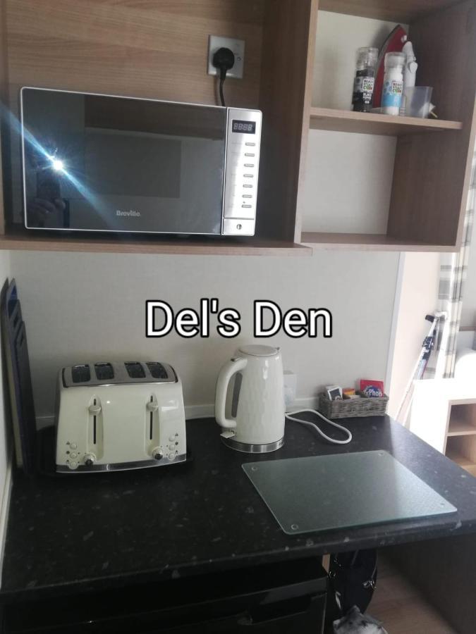 Del's Den Lakeside Bridge *