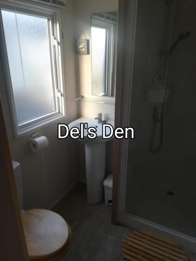 Del's Den Lakeside Bridge