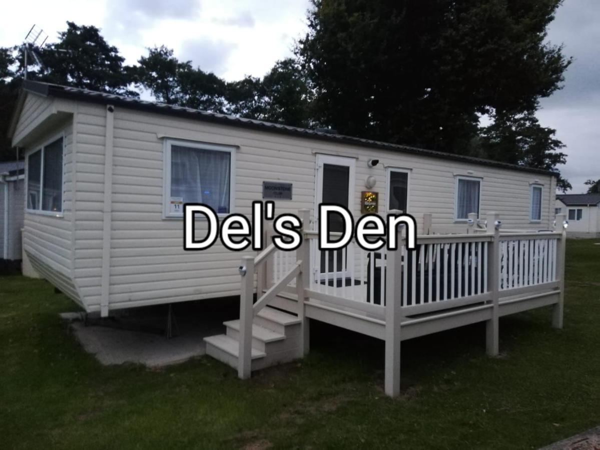 Del's Den Lakeside Bridge Apartment