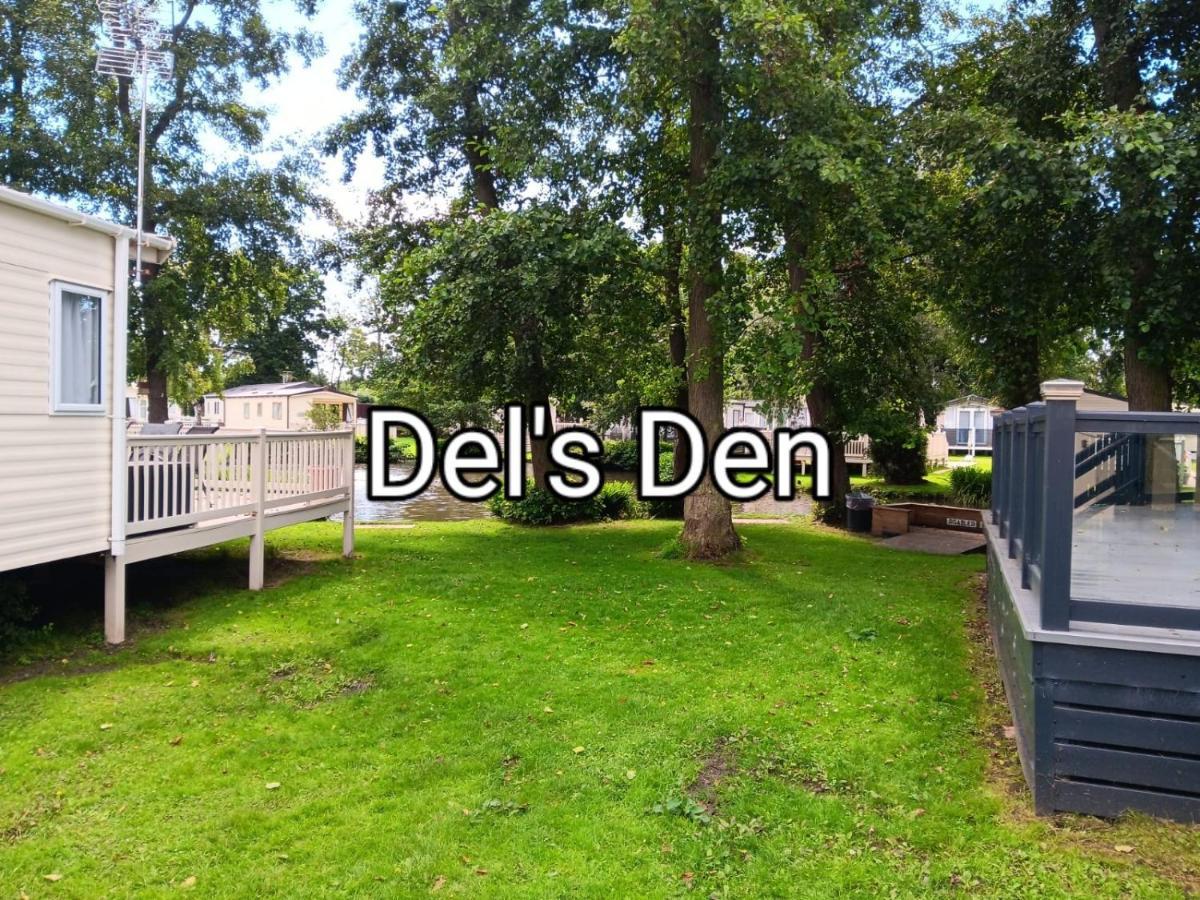 Del's Den Lakeside Bridge