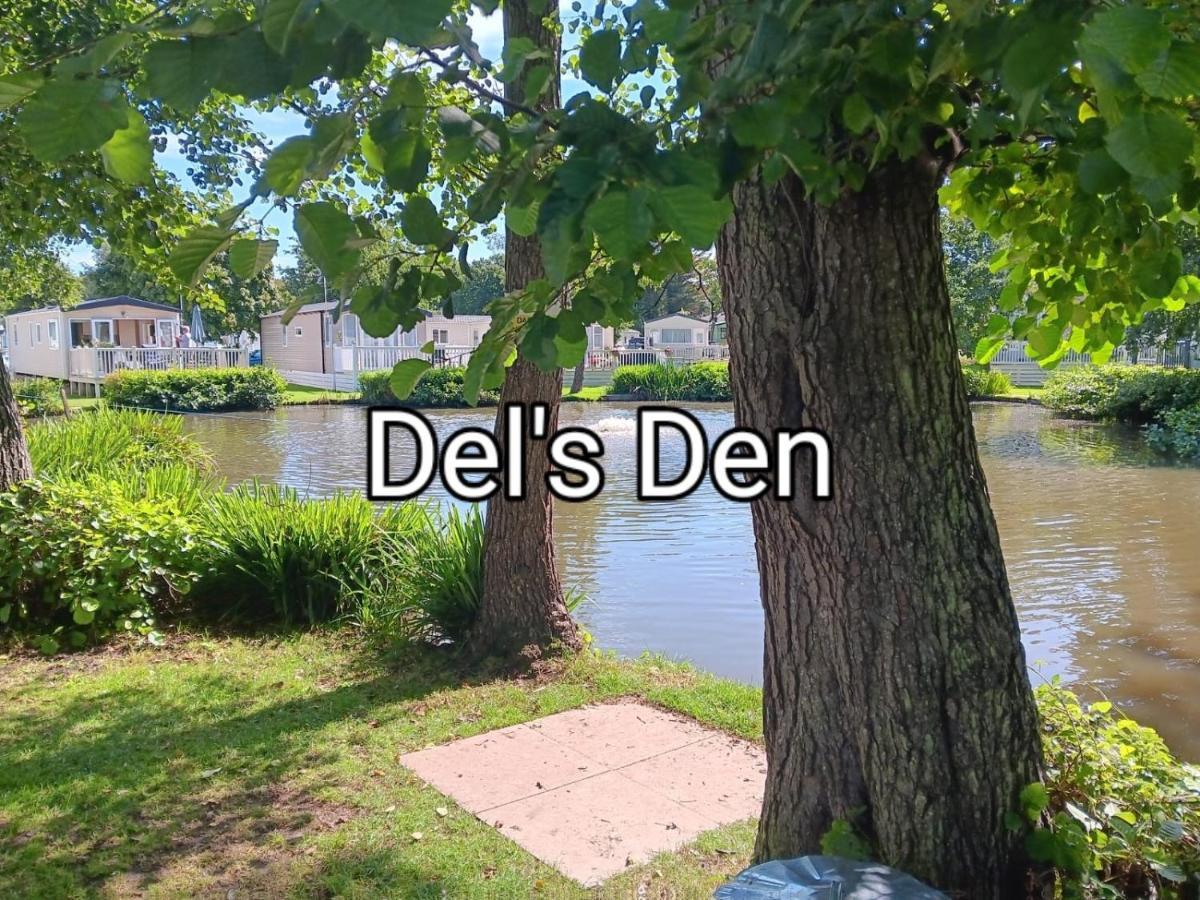 Apartment Del's Den Lakeside Bridge