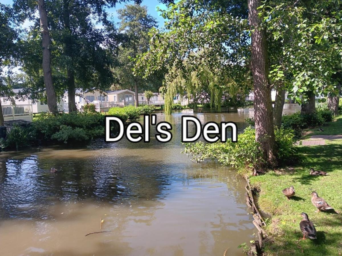 Del's Den Lakeside Bridge Apartment
