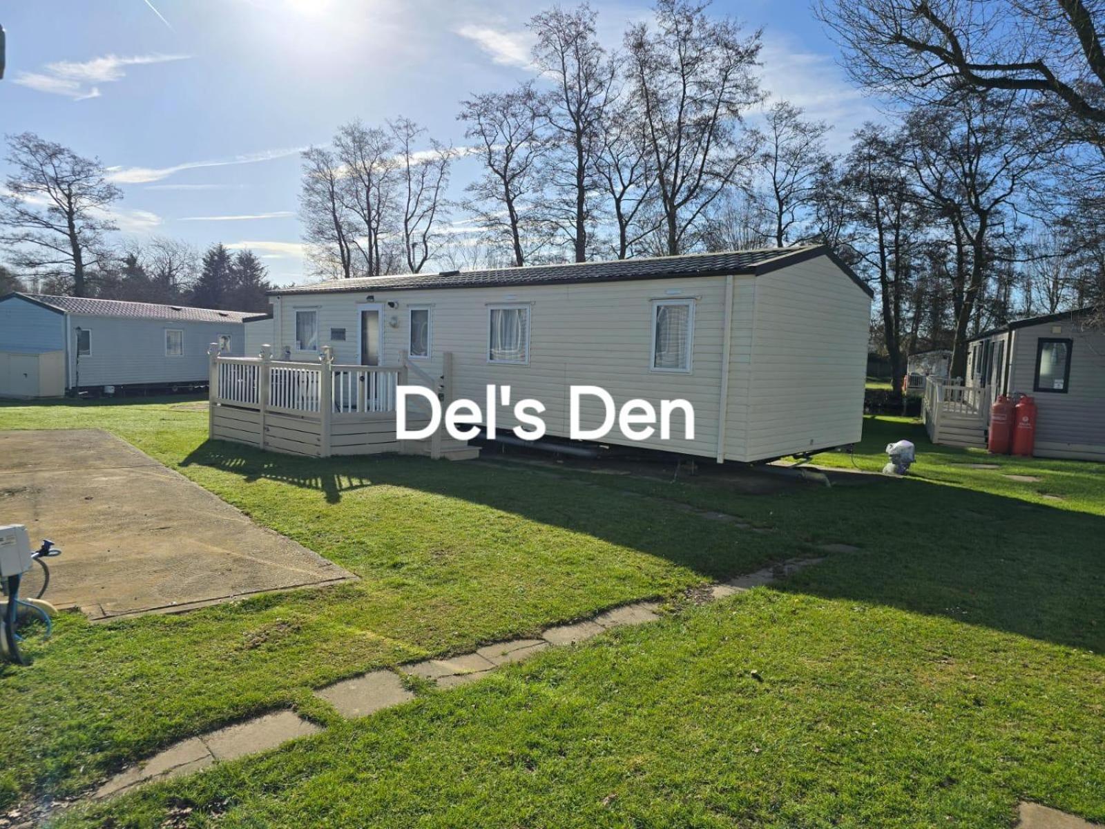 Apartment Del's Den Lakeside Bridge